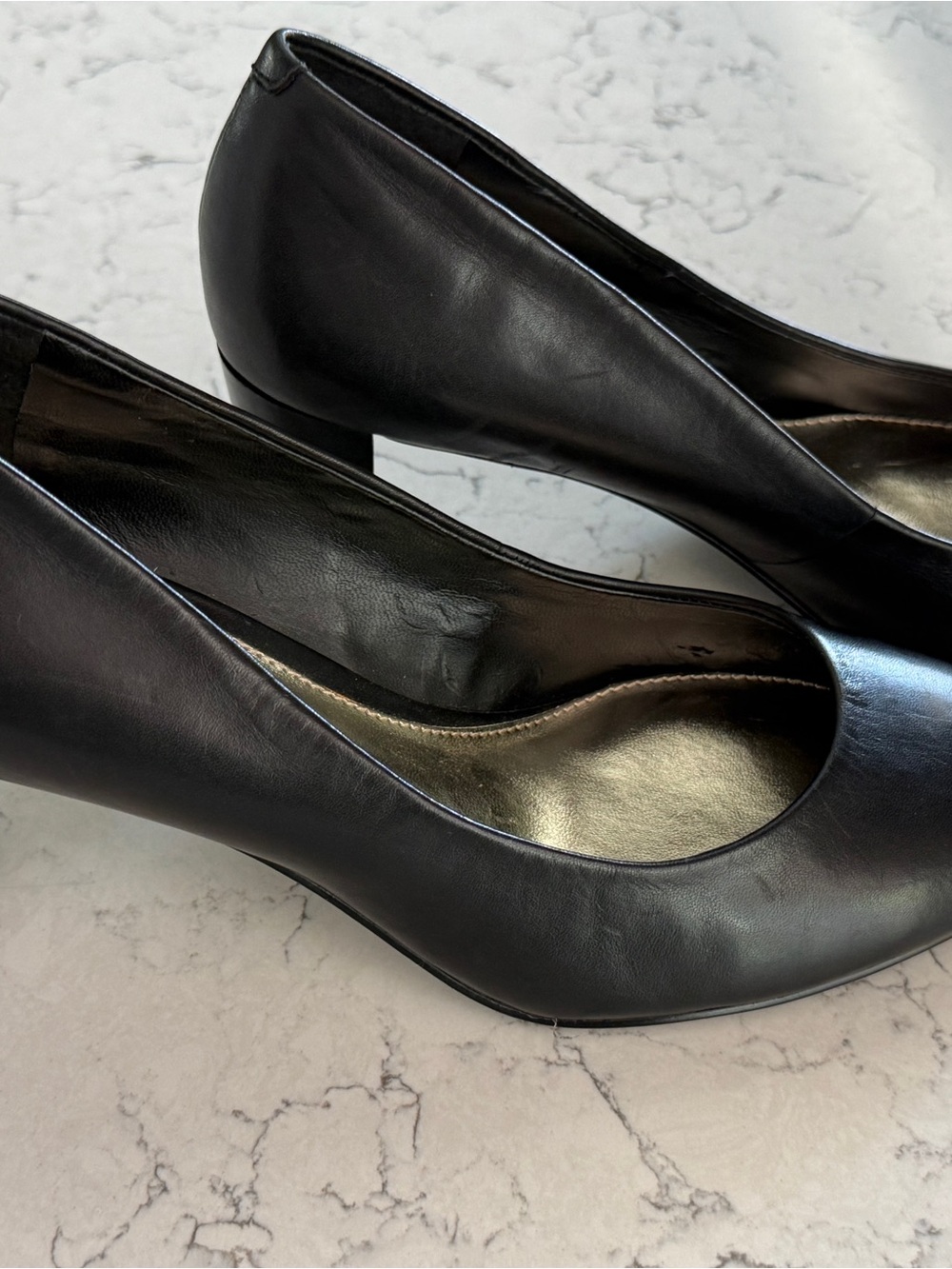 Lauren Ralph Lauren Black Leather Round-Toe Pumps - Picture 2 of 5